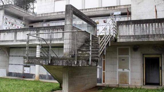 Ascensore in tilt tumulazione come una lizzatura
