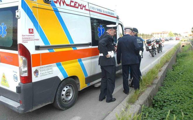Ciclista investito da un’auto in viale Nazario Sauro 