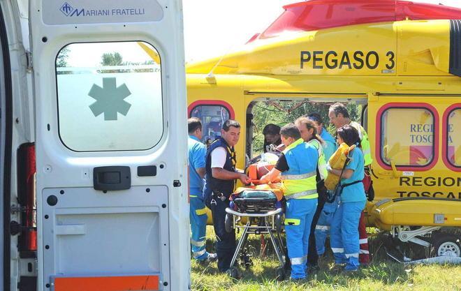 Grave motociclista finito contro un albero 