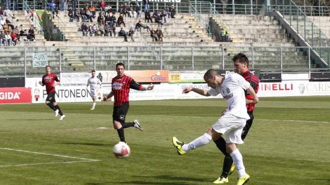 Calcio, il Viareggio travolto in casa (3-0) dalla Nocerina