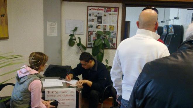 Duecento firme in un’ora per dire no al trasferimento della Varvarito