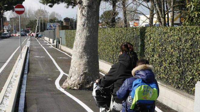 Apre al traffico la pista ciclabile sull’Aurelia sud