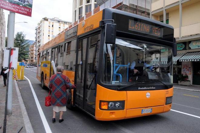 Bus, basta una chiamata per la corsa vicino a casa 
