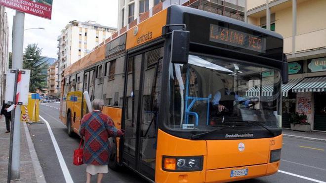 Bus, basta una chiamata per la corsa vicino a casa