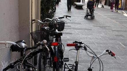 Al via la rimozione delle biciclette abbandonate e fuori dalle rastrelliere