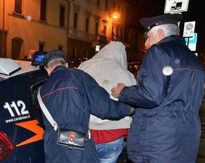 Ruba 20 chili di rame in un residence a Cerreto Guidi: arrestato 