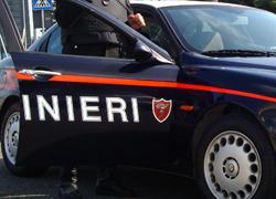 Picchia la pensionata che lo aveva ospitato con la madre 