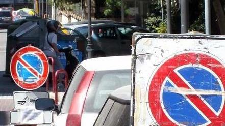 Dieci auto rimosse ogni settimana per la pulizia strade