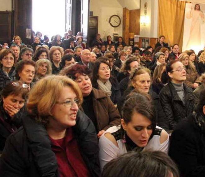 Centinaia di fedeli per il volto di Gesù in chiesa a Canevara 