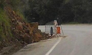 Frana sulla strada del Capannone Provincia al lavoro