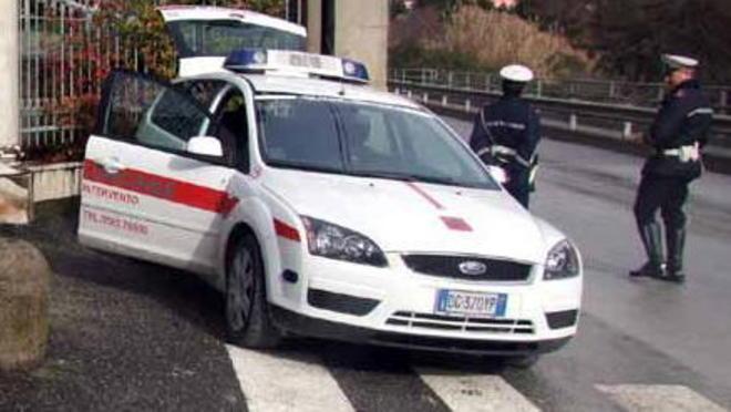 Guidava il camion con assicurazione e revisione falsificate