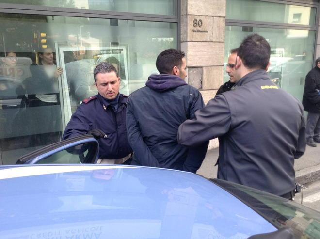 Arrestati due scippatori dopo un colpo in piazza San Marco 