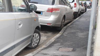 Lavori sull’asfalto, cancellate le strisce pedonali