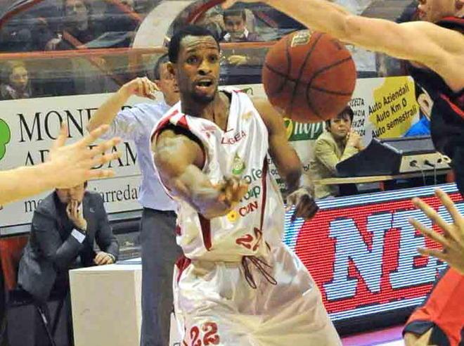 Dwight Hardy torna da avversario: una coltellata al cuore 