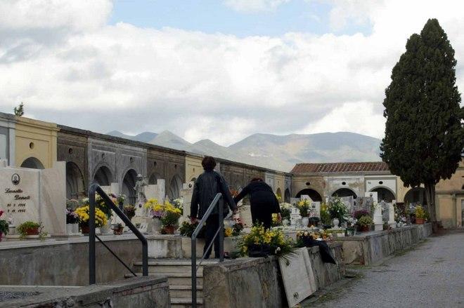 San Lorenzo, il cimitero è in stato d’abbandono