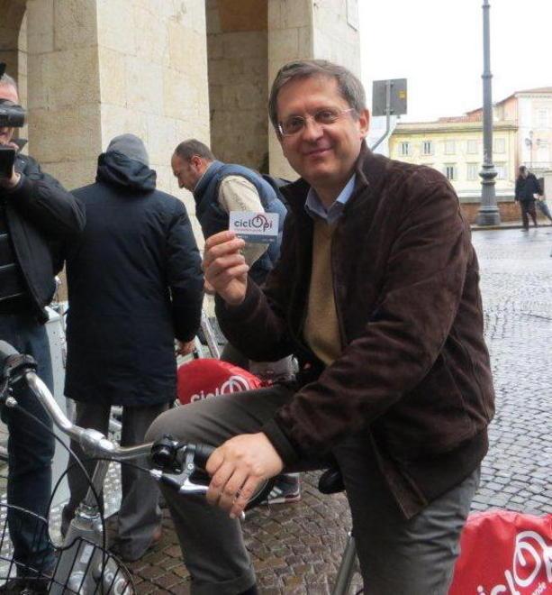 Debutta il bike sharing La bici si usa e si lascia 