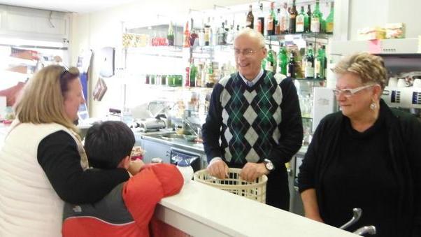 25 anni di amici e ricordi al banco del bar Bricc’o