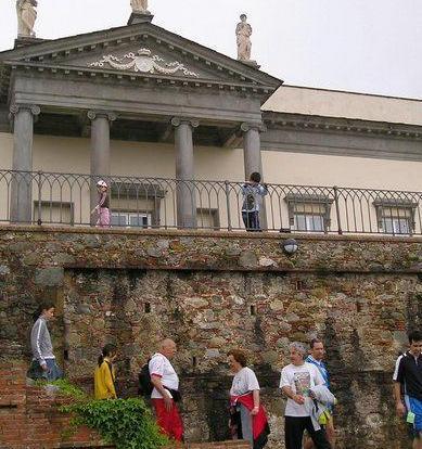 Un fiume di podisti nelle dimore storiche della Lucchesia 