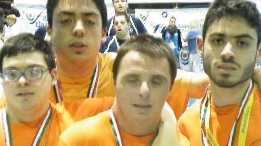 Davide, Giacomo, Andrea e Gabriele: i 4 delfini amaranto