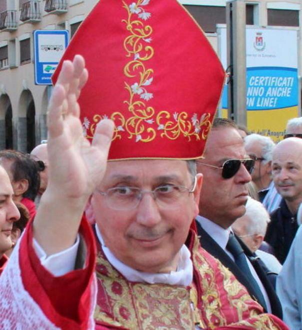 Il sindaco dona la Livornina, Kutufà una medaglia