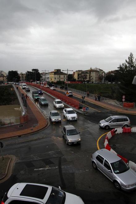 Lavori sul ponte: il traffico va in tilt 