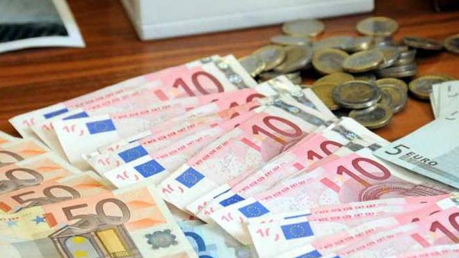 Spaccia soldi falsi arrestato giovane