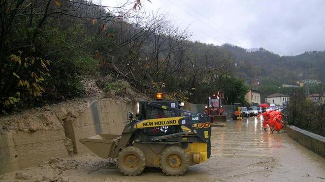 Migliana, evacuate tre abitazioni per una frana