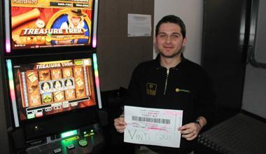 Disoccupato gioca 5 euro alle slot e ne vince 460mila 