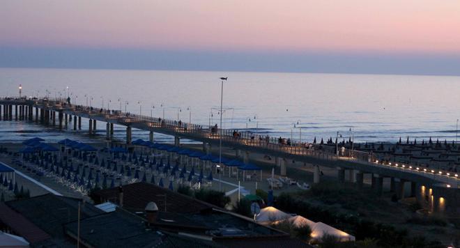 Pietrasanta, un’estate di eventi sulla rotonda del pontile 