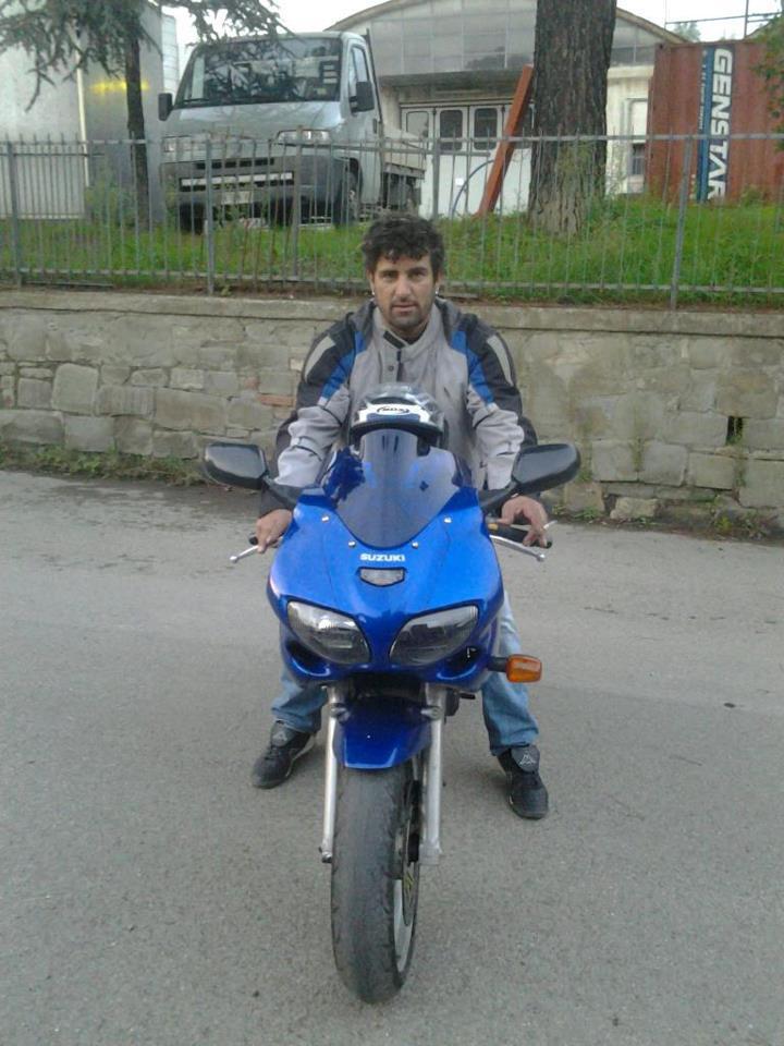 Motociclista muore dopo lo scontro con un'auto 