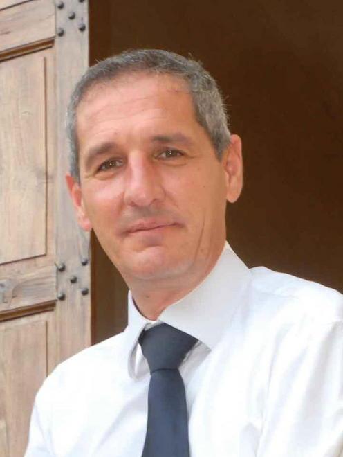 Cittadini infuriati «Troppo pochi i ritiri dei rifiuti» 