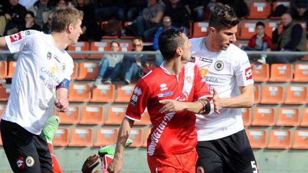 Derby mesto per il Grifone Colpo di grazia in agguato