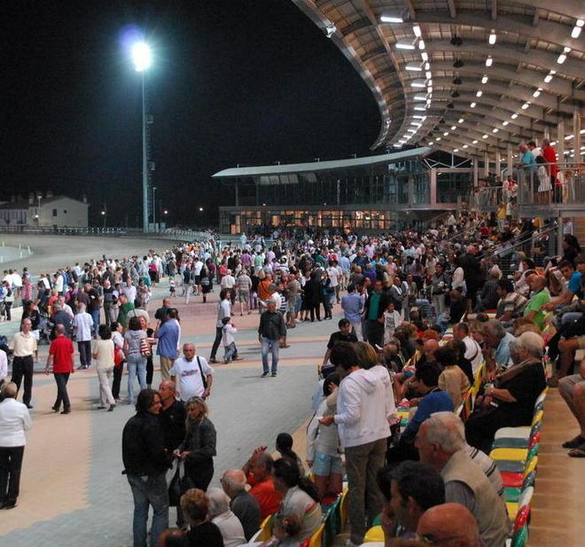 Licenziati 5 dipendenti dell’ippodromo 