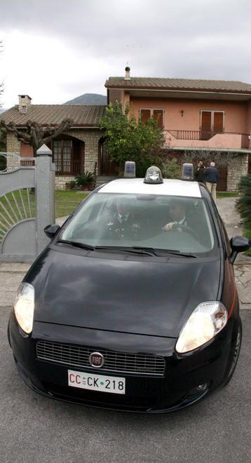 Cartelli nelle strade per scoraggiare ladri e rapinatori 