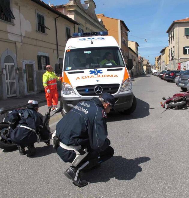 Due incidenti in mezz’ora, 3 feriti 