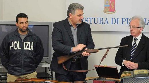 Nel casolare armi e munizioni rubate