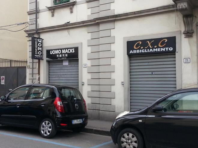 Maxi-sequestro di falso “made in Italy” in due negozi di Chinatown 