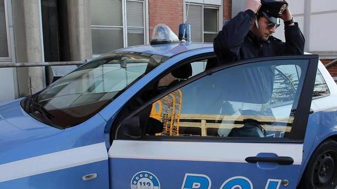 Si spoglia e insegue donna Fermato sul Lungo Frigido