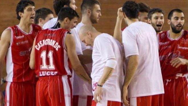 Arcanthea cede nel finale sul parquet di Omegna