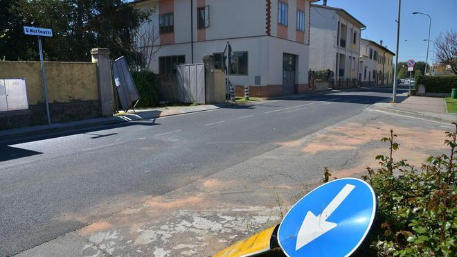 Quattro feriti nello scontro frontale muore il cane di una passante