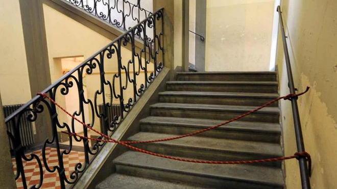Ancora chiuse le scale del liceo