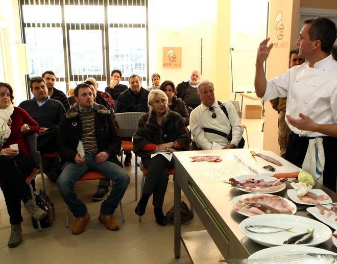 I turisti? Li prendiamo... per la gola Una scuola di cucina per stranieri