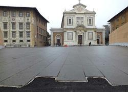Rissa in piazza dei Cavalieri: 2 feriti, uno rischia un occhio 