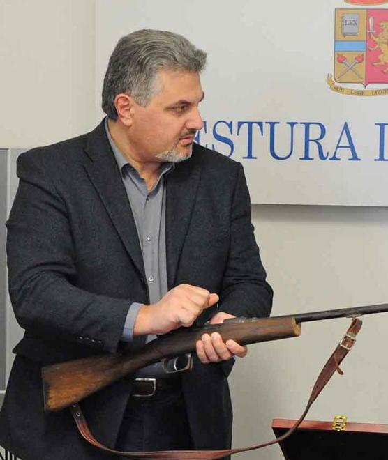 Un arsenale nella casa in ristrutturazione 