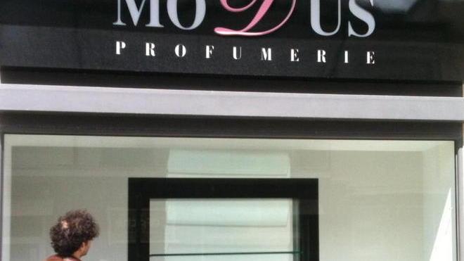 Dopo pochi mesi chiudono a sorpresa le profumerie Modus