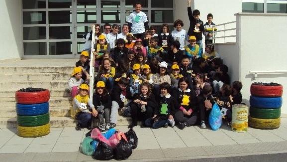 Gli “ecoeroi” puliscono la Guerrazzi