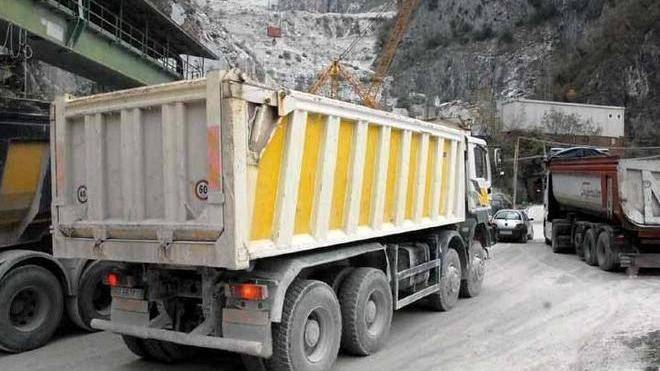 Teloni sui camion, sì ma dal 15 maggio