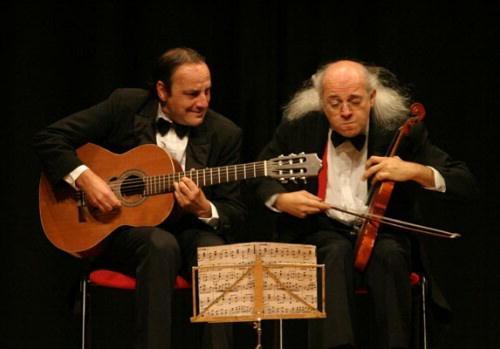 Nel mirino del festival dell’arte comica finiscono anche Mozart, Bach e Beethoven 