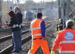 Uomo travolto dal treno La linea resta bloccata 