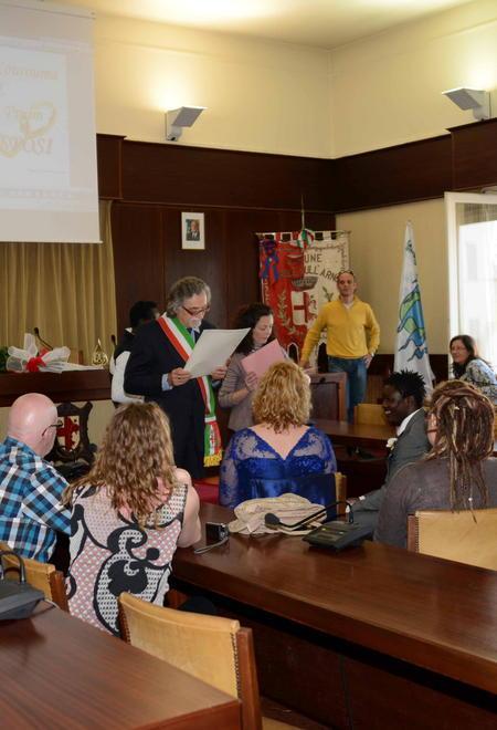 Dice sì alla sua Yvonne e alla città che lo accolse 